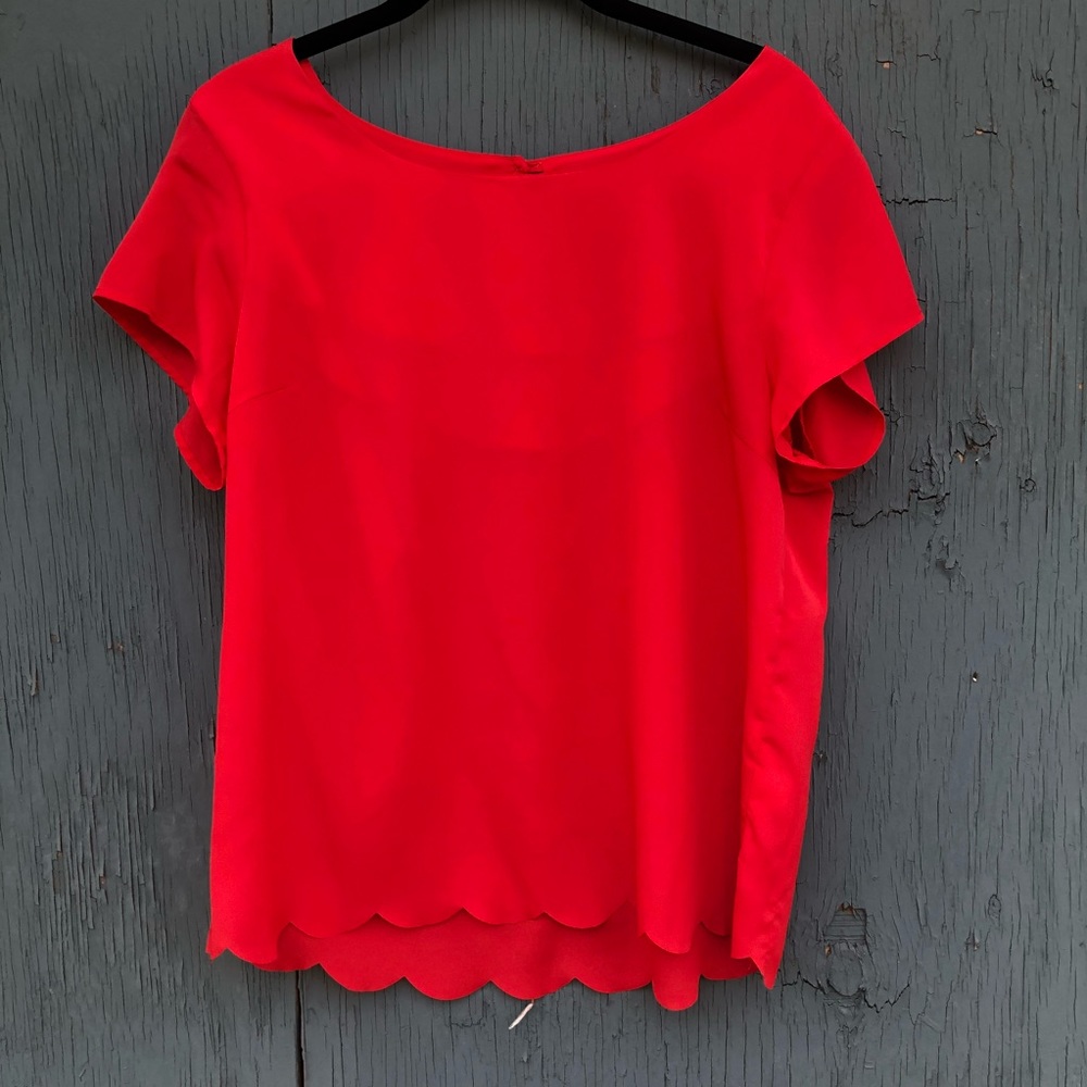 Red top with scallop bottom edge (size L)